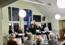 Christian Degn fik folk ud af stuerne og til vælgermøde i Sundhedscentret