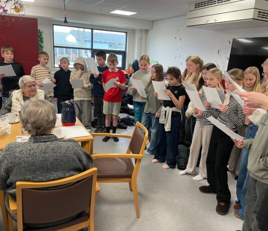 Elever på Skovvangskolen laver minder til musik