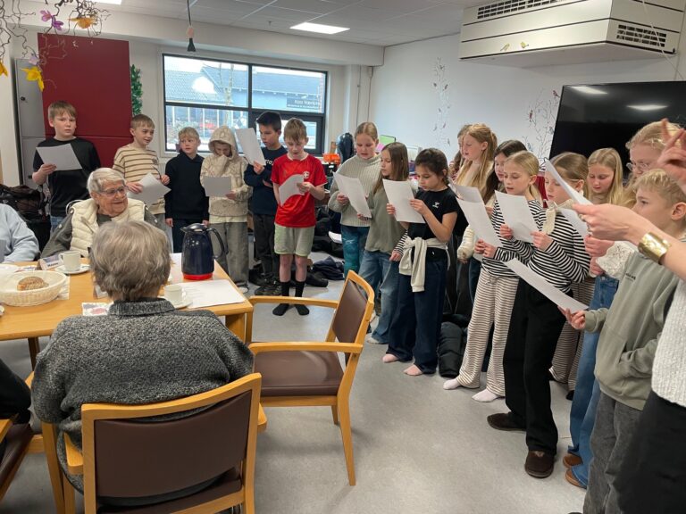Elever på Skovvangskolen laver minder til musik